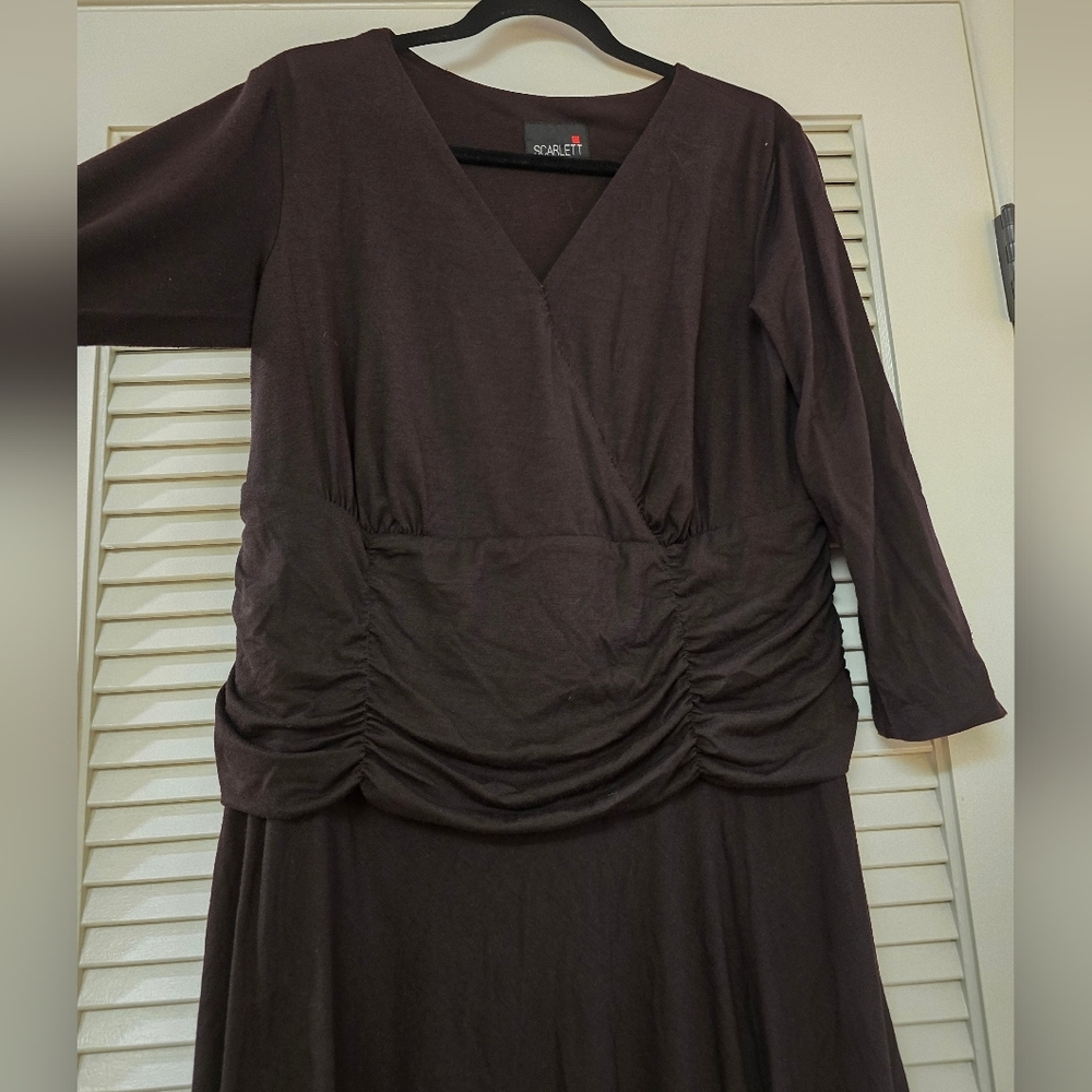 Scarlett - Brown V-Neck ¾ Sleeve Dress - Picture 3 of 5